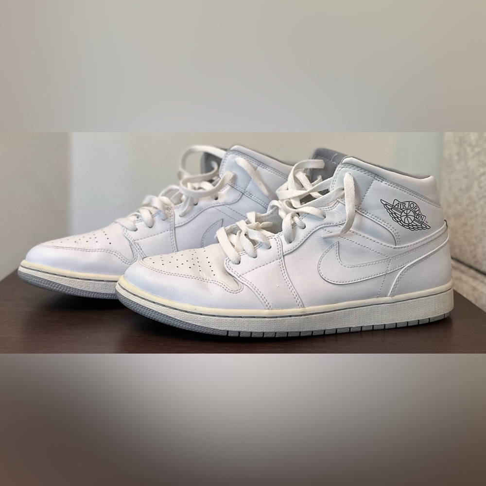 Jordan 1 mid white grey